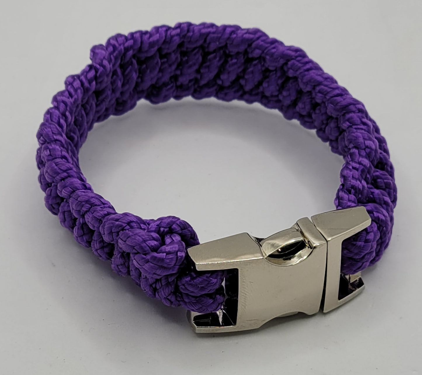 Dark Purple paracord bracelet has a Silver metal buckle